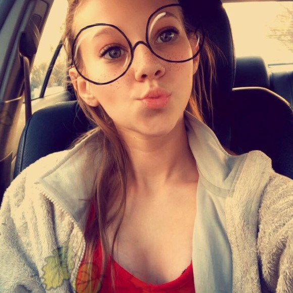 Profile Picture of Kallie Enslinger (@kallie223) on Poshmark