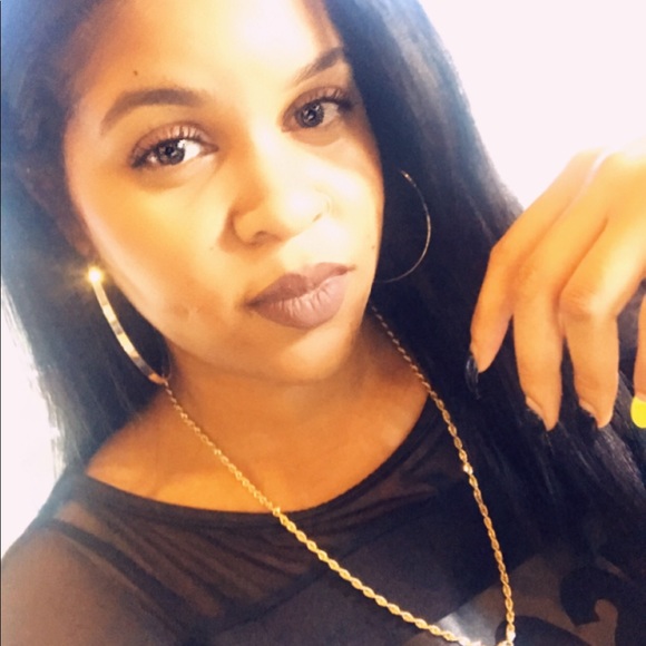 Profile Picture of Cheyanne Luviano (@ilycheyanne) on Poshmark