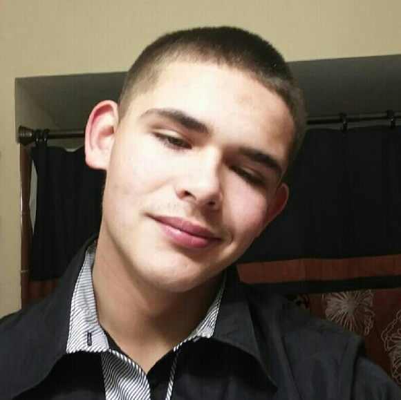 Profile Picture of Dakota Bosen (@highfashion15) on Poshmark