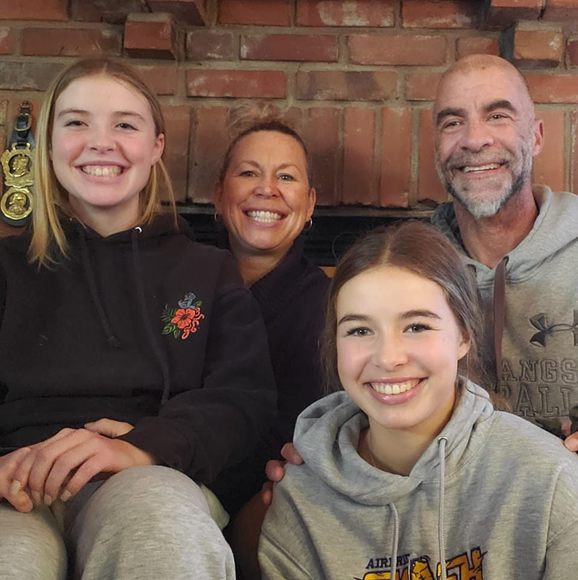 Profile Picture of Dave rachel Holland (@abovetreeline) on Poshmark