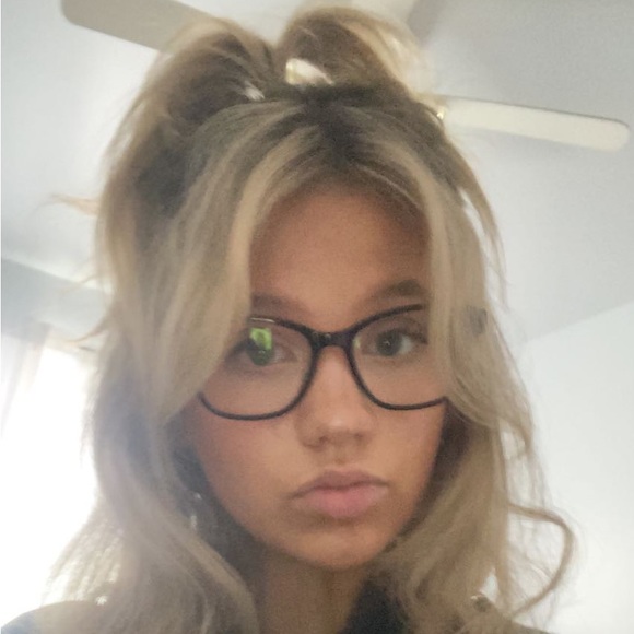Profile Picture of Hailey Hartzell (@haileyhartzell5) on Poshmark