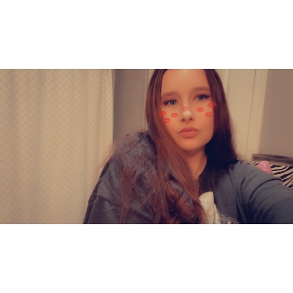 Profile Picture of Hailey Patterson (@haileypatter429) on Poshmark