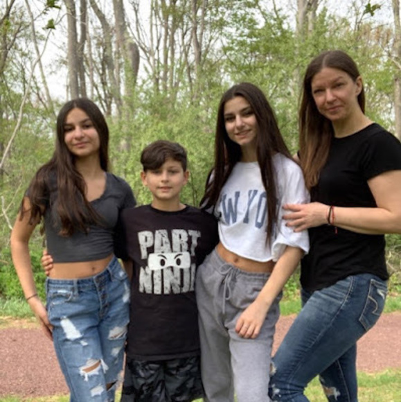 Profile Picture of Andrea Caputo parvez (@andreaparvez) on Poshmark