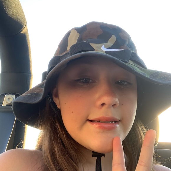 Natalye Moklebust - Poshmark Profile Picture of Natalye Moklebust (@natalye_lynn) on Poshmark