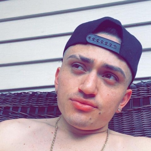 Profile Picture of Daniel Ruizz (@daniel_ruizz) on Poshmark