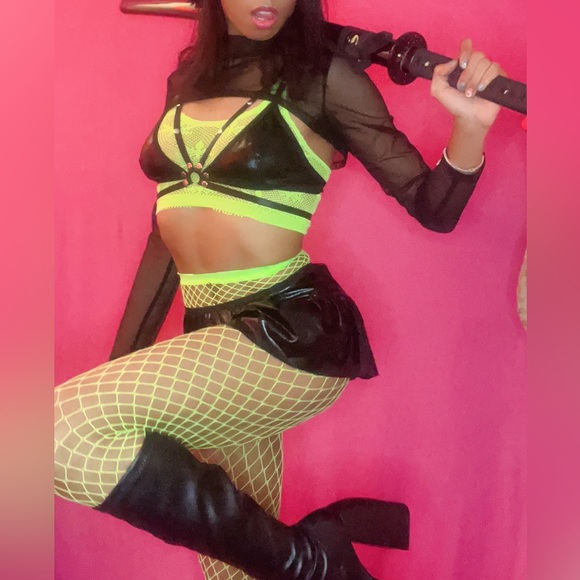 Profile Picture of Arielle Haynes (@bellayeonah) on Poshmark