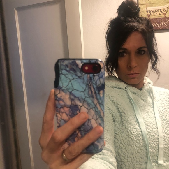 Profile Picture of Rayann Saylor (@rayannrs) on Poshmark