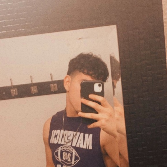 Profile Picture of Orlando Benitez (@orlandobenitezz) on Poshmark