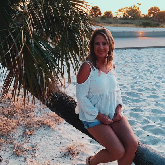 Profile Picture of Karen Buck (@kdbuck0104) on Poshmark