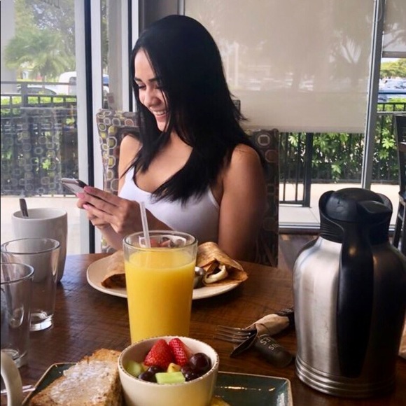 Profile Picture of Carolina Nardini (@caronardini123) on Poshmark