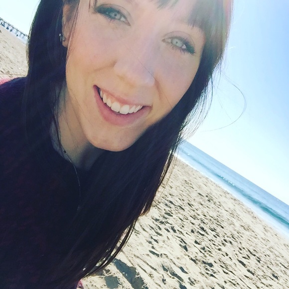 Profile Picture of Elizabeth Denluck (@elizabeth_md) on Poshmark