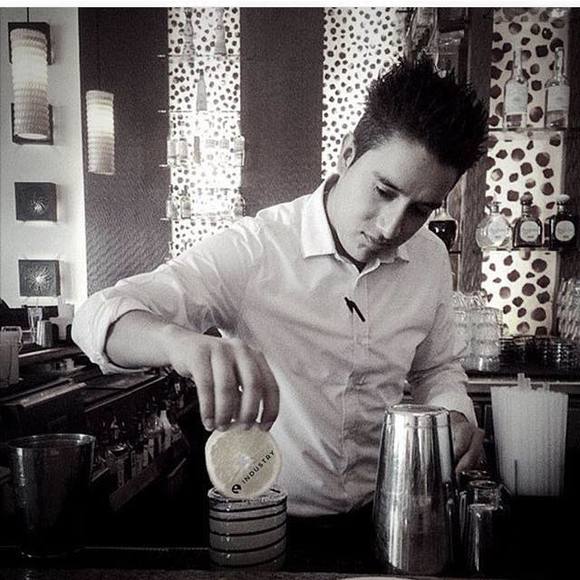Profile Picture of Gaudencio Castillo (@gaudencioc) on Poshmark