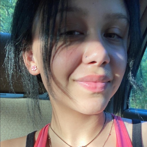 Profile Picture of Keely Harris (@keelyharris699) on Poshmark