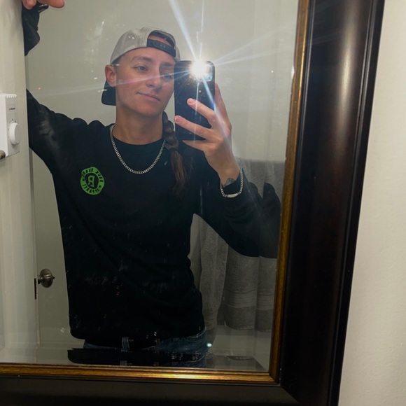 Profile Picture of Taylor Loucks (@tloucks94) on Poshmark