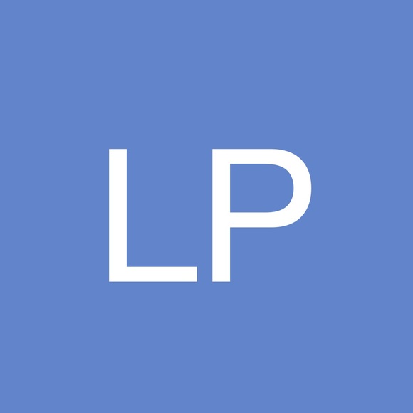 Profile Picture of Laura Pollak (@laurapollak) on Poshmark