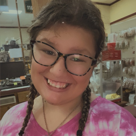 Profile Picture of Alexis Wascom (@alexis_wascom) on Poshmark