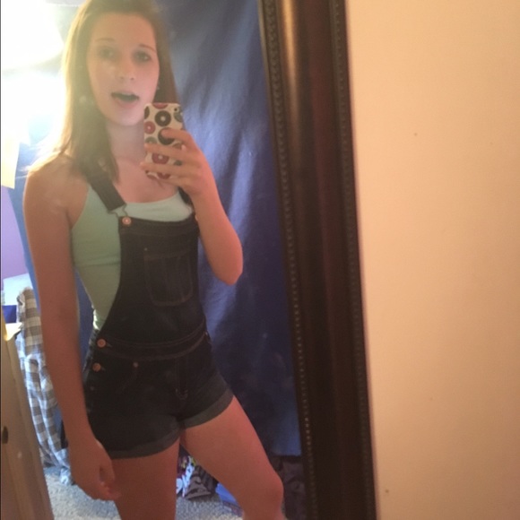Profile Picture of Madeline Kotowski (@maddy_kotowski) on Poshmark