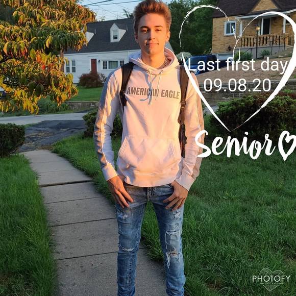 Profile Picture of Becky Dadowski (@bdadowski75) on Poshmark