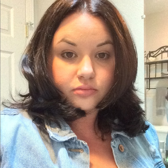 Profile Picture of Jessica Edmonds (@jessicae2004) on Poshmark