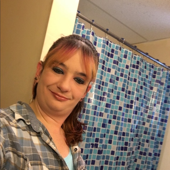 Profile Picture of Danyelle Roberts (@danyelle823) on Poshmark