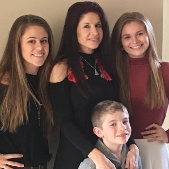 Profile Picture of Haley Bergstrom (@haley_bergstrom) on Poshmark