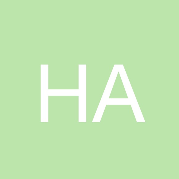 Profile Picture of Heather Averette (@heatherrenee1) on Poshmark