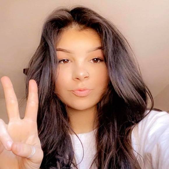 Profile Picture of Angeleah Brothers (@angeleahb1) on Poshmark