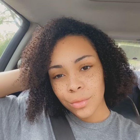 Profile Picture of Briana Corley (@bcorley2014) on Poshmark