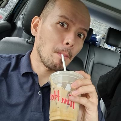 Profile Picture of Mike Castro (@ipuipungmatulin) on Twitter