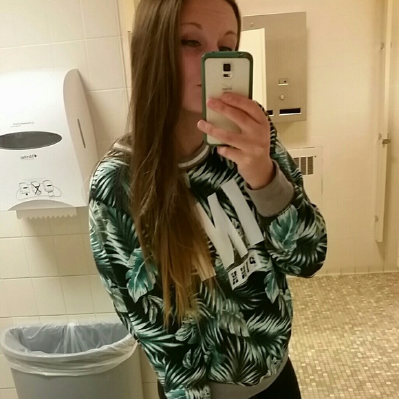 Profile Picture of Kayce Abers (@abers) on Poshmark