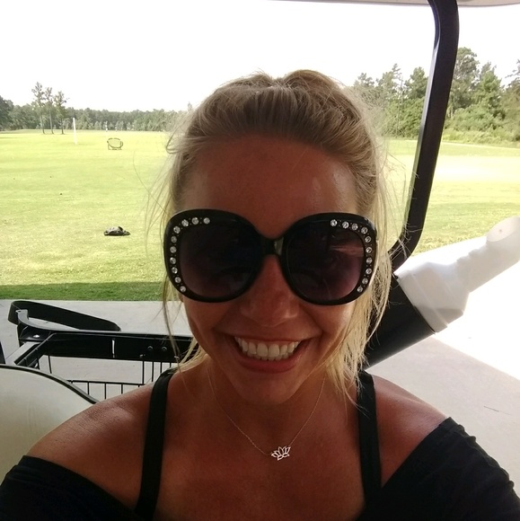 Profile Picture of Catherine Edwards (@yogacatfit) on Poshmark