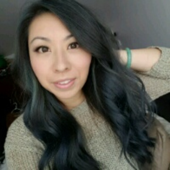 Profile Picture of Cindy Wong (@cwong117) on Poshmark