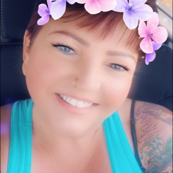 Profile Picture of Colene Borgsdorf (@colene_b) on Poshmark