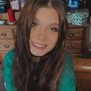 Profile Picture of em (@@emilyabshire) on Tiktok