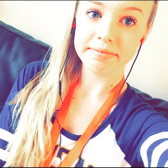 Profile Picture of Madisyn Challis (@m_challis) on Poshmark