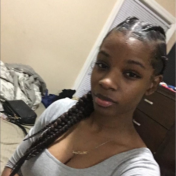 Profile Picture of Whitney Early (@mzwhitearly) on Poshmark