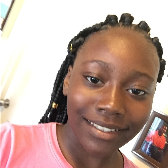 Profile Picture of Lindsey Dupiche (@lindsey2swaggy) on Poshmark