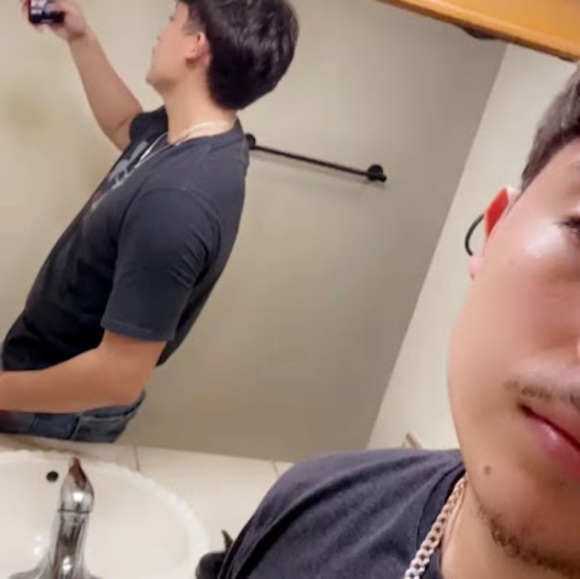 Profile Picture of Fernando Almaguer (@fernandoalma322) on Poshmark