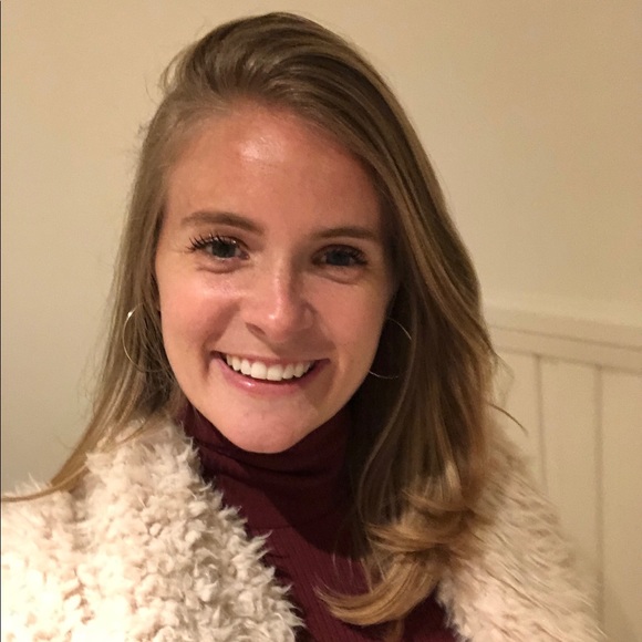 Profile Picture of Julia Ryan (@jhry) on Poshmark