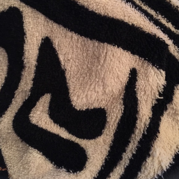 Profile Picture of Ashley Narcisse (@bebe87) on Poshmark