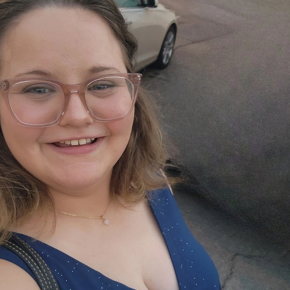 Profile Picture of Julia Avery (@juliachelle333) on Poshmark
