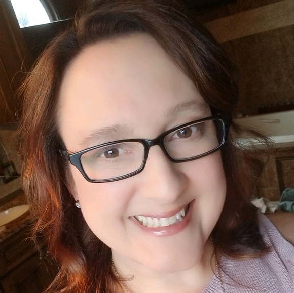 Profile Picture of Suzanne Bitonti (@suzannebitonti) on Poshmark