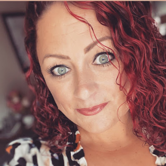 Profile Picture of Annamarie Enloe (@annamarieenloe) on Poshmark