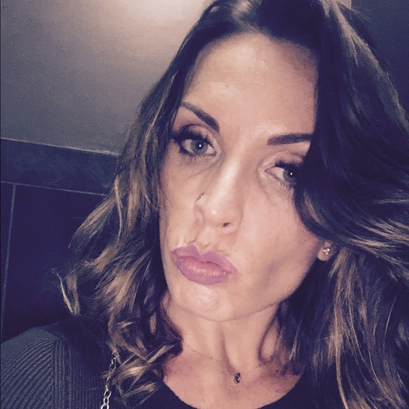 Profile Picture of Lauren Rahilly (@lerahilly) on Poshmark