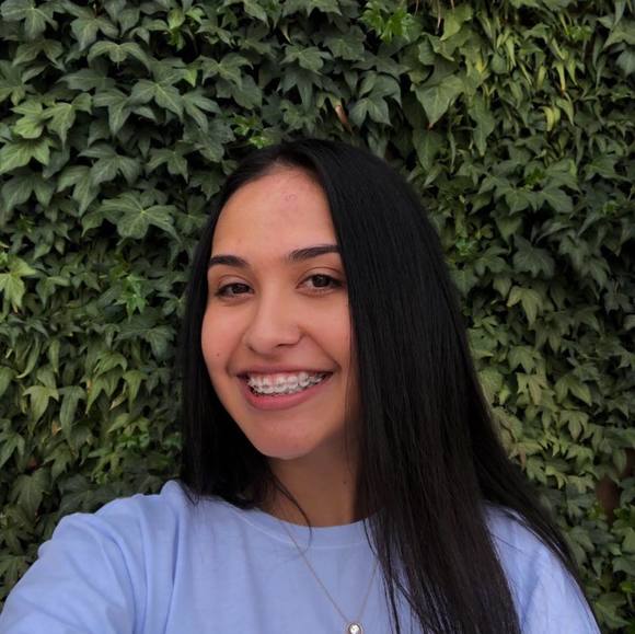Profile Picture of Abigail Flores (@floresabi26) on Poshmark
