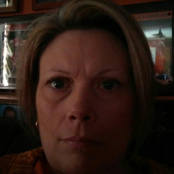 Profile Picture of Melinda Madewell (@melindamadewell) on Poshmark