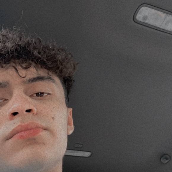 Profile Picture of Kerwin Martinez (@kerwinmartinez) on Poshmark