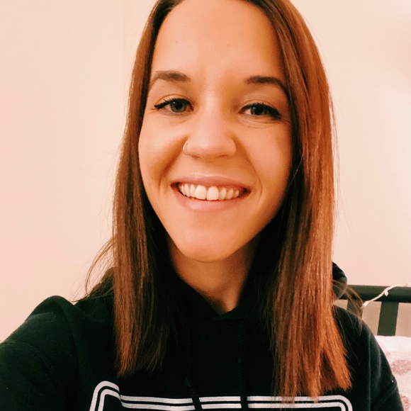 Profile Picture of Jenna Daniels (@jennaddaniels15) on Poshmark