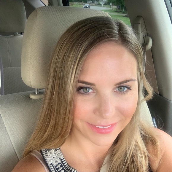 Profile Picture of Melissa Ostergren (@melcwash) on Poshmark