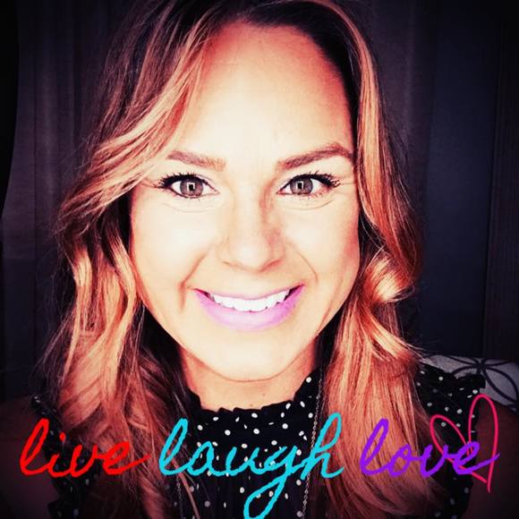 Profile Picture of Erin Forro (@erinforro) on Poshmark